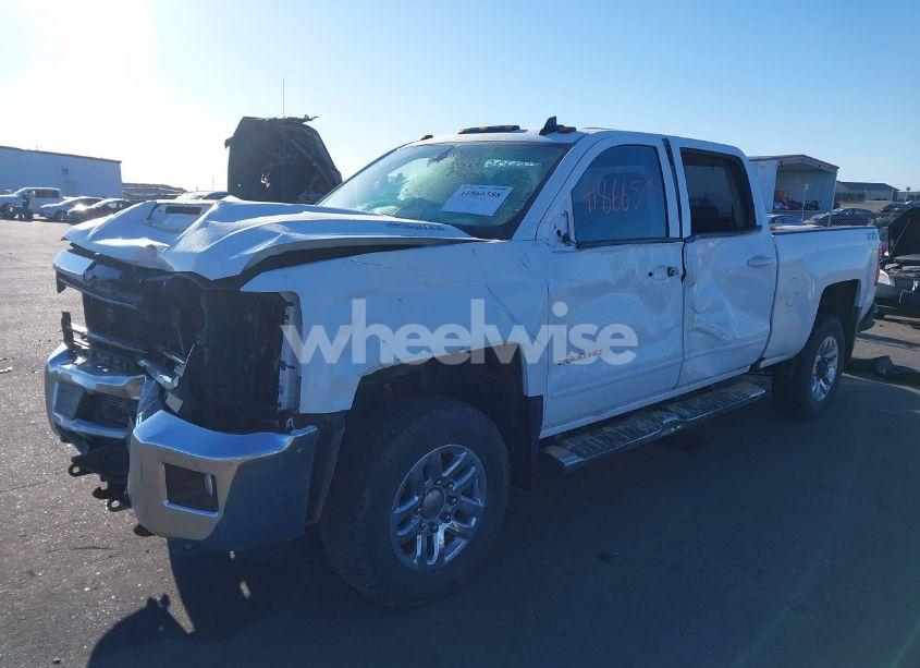 Photo 2 of 2019 Chevrolet Silverado 3500HD LT (VIN 1GC4KWCY7KF167505)