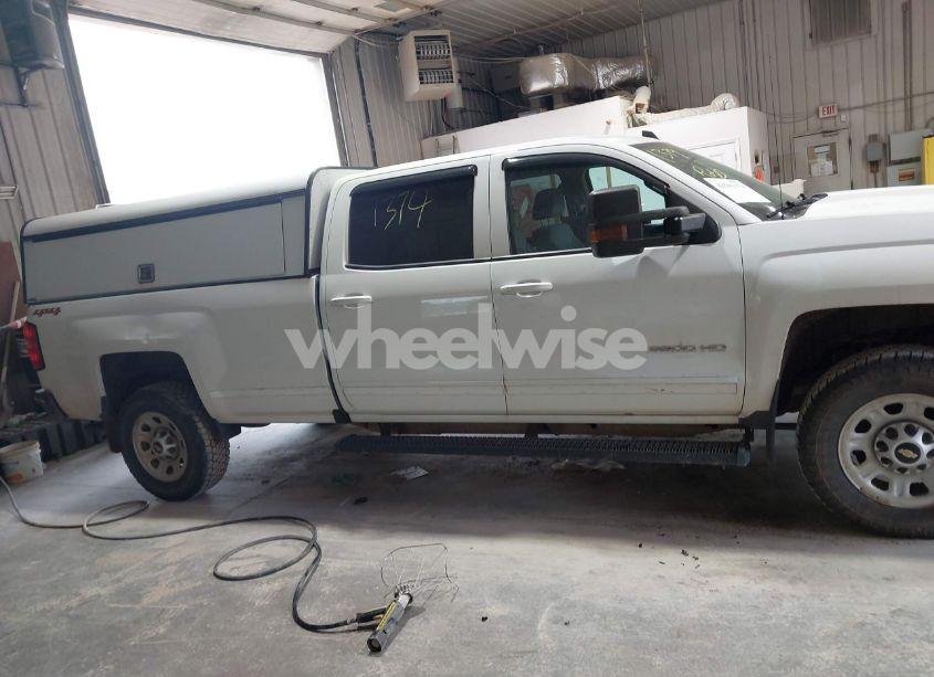 Photo 13 of 2019 Chevrolet Silverado 3500HD LT (VIN 1GC4KWEG9KF256965)