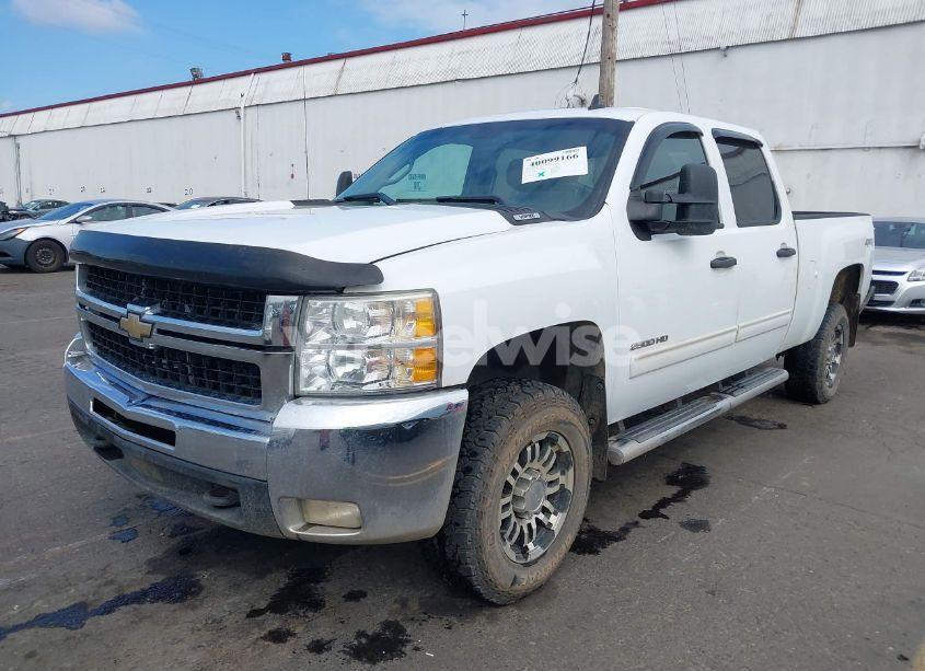 Photo 2 of 2010 Chevrolet Silverado 2500HD LT (VIN 1GC4KXBGXAF140683)