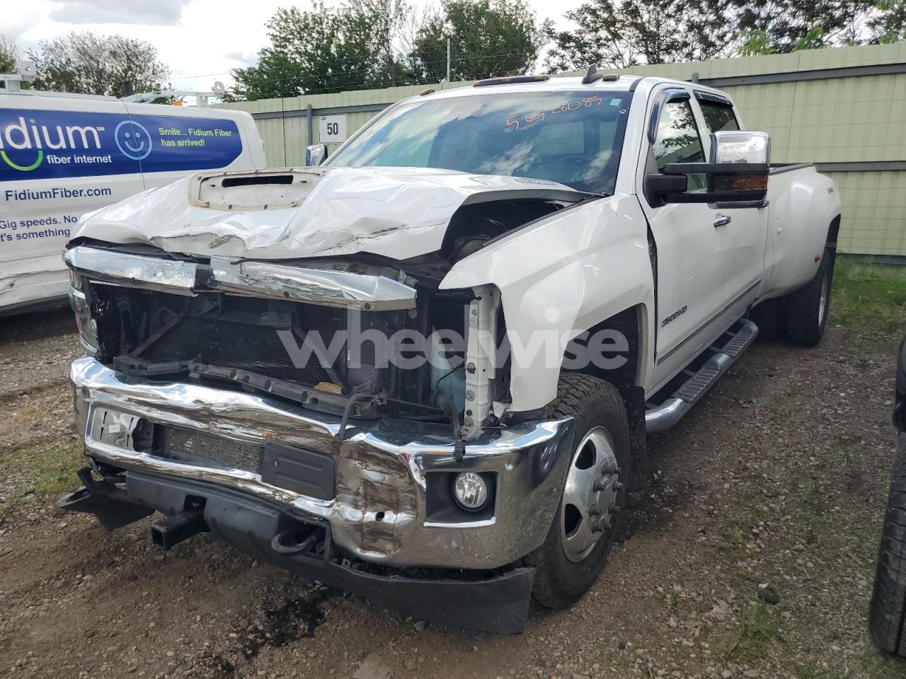Photo 2 of 2019 CHEVROLET SILVERADO K3500 LTZ (VIN 1GC4KXEY3KF174924)