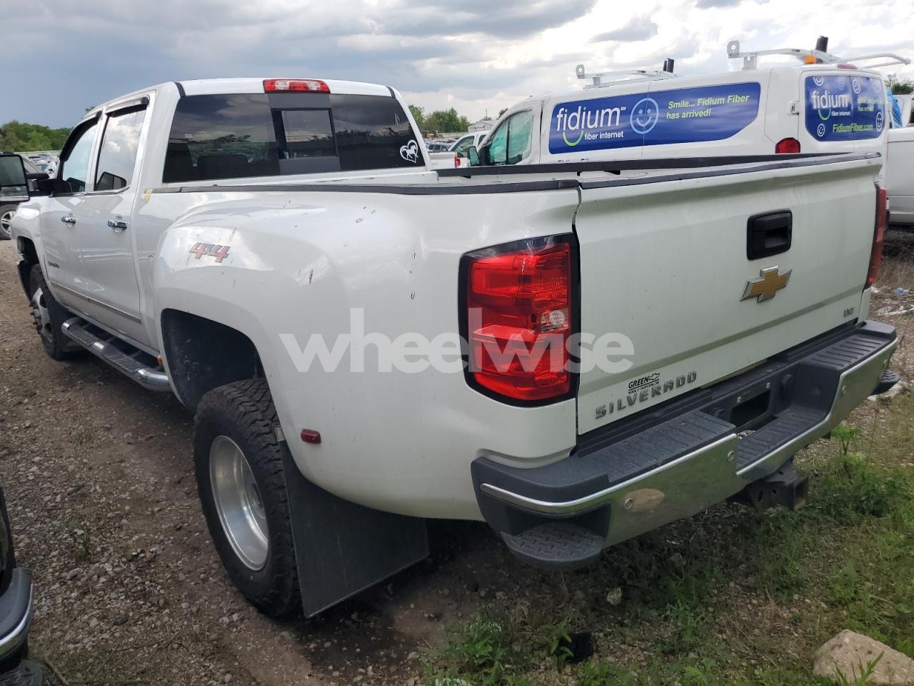 Photo 3 of 2019 CHEVROLET SILVERADO K3500 LTZ (VIN 1GC4KXEY3KF174924)