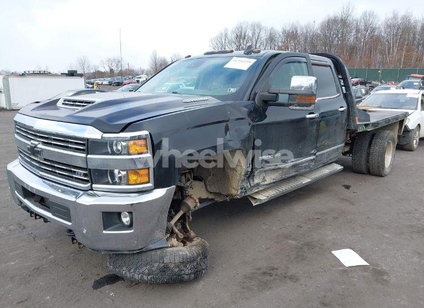 Photo 2 of 2019 Chevrolet Silverado 3500HD LTZ (VIN 1GC4KXEY4KF111590)