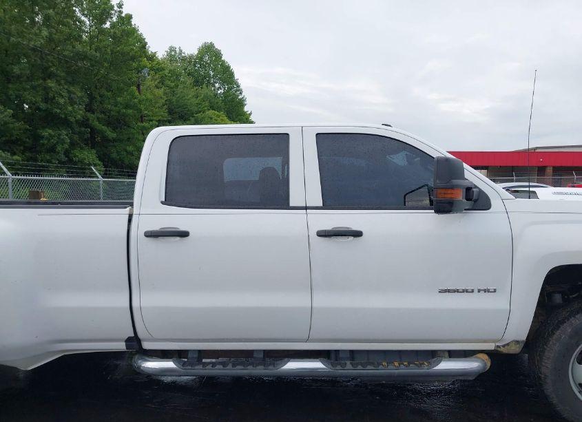 Photo 16 of 2017 Chevrolet Silverado 3500HD WT (VIN 1GC4KYCY1HF142863)