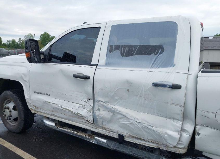 Photo 17 of 2017 Chevrolet Silverado 3500HD WT (VIN 1GC4KYCY1HF142863)