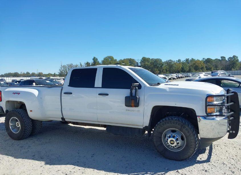 Photo 13 of 2017 Chevrolet Silverado 3500HD WT (VIN 1GC4KYCY7HF228310)