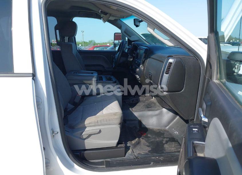 Photo 12 of 2018 Chevrolet Silverado 3500HD WT (VIN 1GC4KYCYXJF167329)