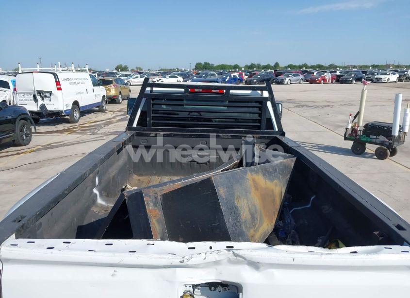 Photo 6 of 2018 Chevrolet Silverado 3500HD WT (VIN 1GC4KYCYXJF167329)