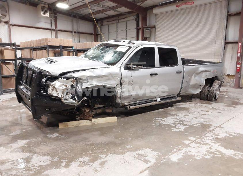 Photo 2 of 2018 Chevrolet Silverado 3500HD WT (VIN 1GC4KYEYXJF113333)