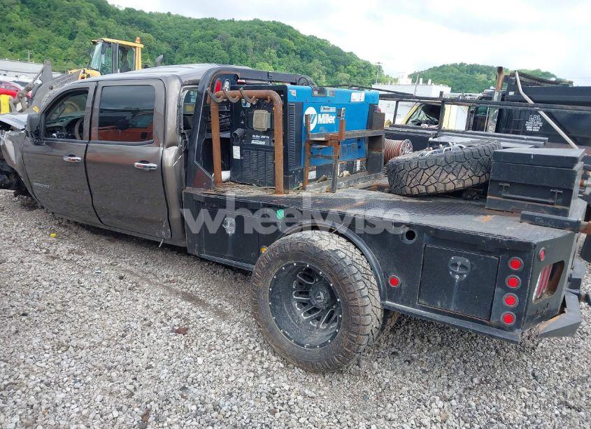 Photo 3 of 2015 Chevrolet Silverado 3500HD LT (VIN 1GC4KZC82FF126299)