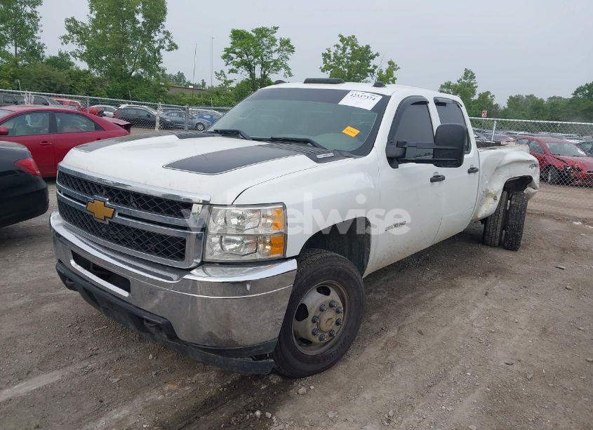 Photo 2 of 2013 Chevrolet Silverado 3500HD WORK TRUCK (VIN 1GC4KZC86DF130367)