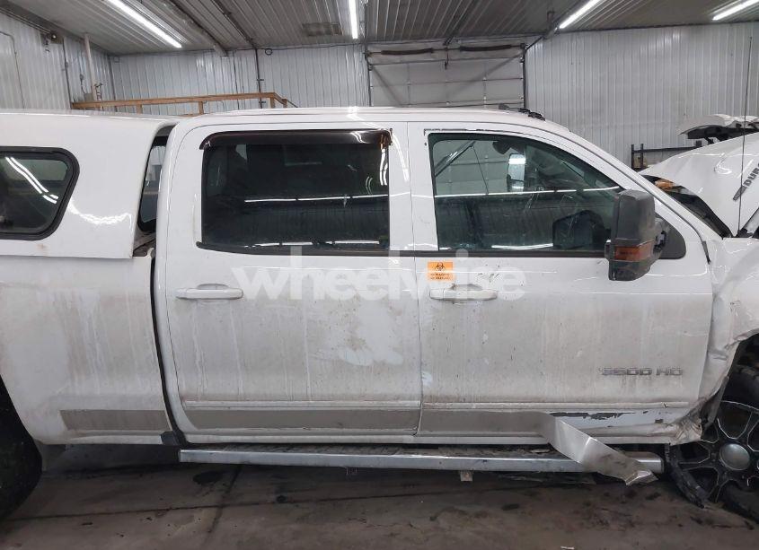 Photo 14 of 2018 Chevrolet Silverado 3500HD LT (VIN 1GC4KZCY0JF213725)