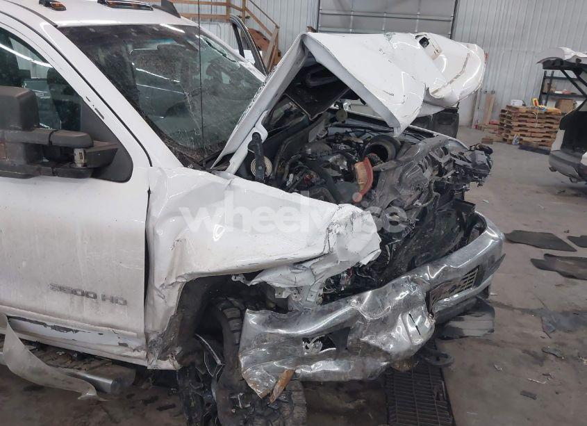 Photo 6 of 2018 Chevrolet Silverado 3500HD LT (VIN 1GC4KZCY0JF213725)