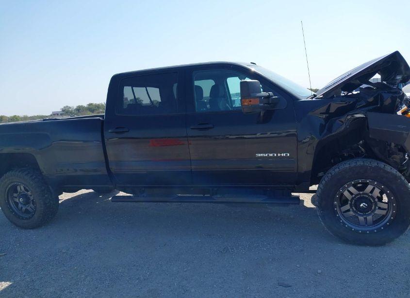 Photo 14 of 2018 Chevrolet Silverado 3500HD LT (VIN 1GC4KZCY1JF149873)