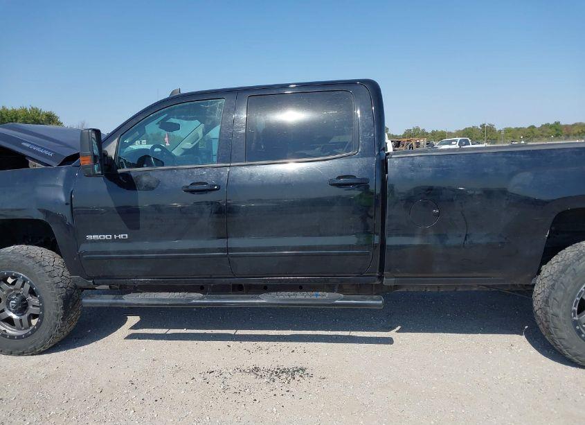 Photo 15 of 2018 Chevrolet Silverado 3500HD LT (VIN 1GC4KZCY1JF149873)