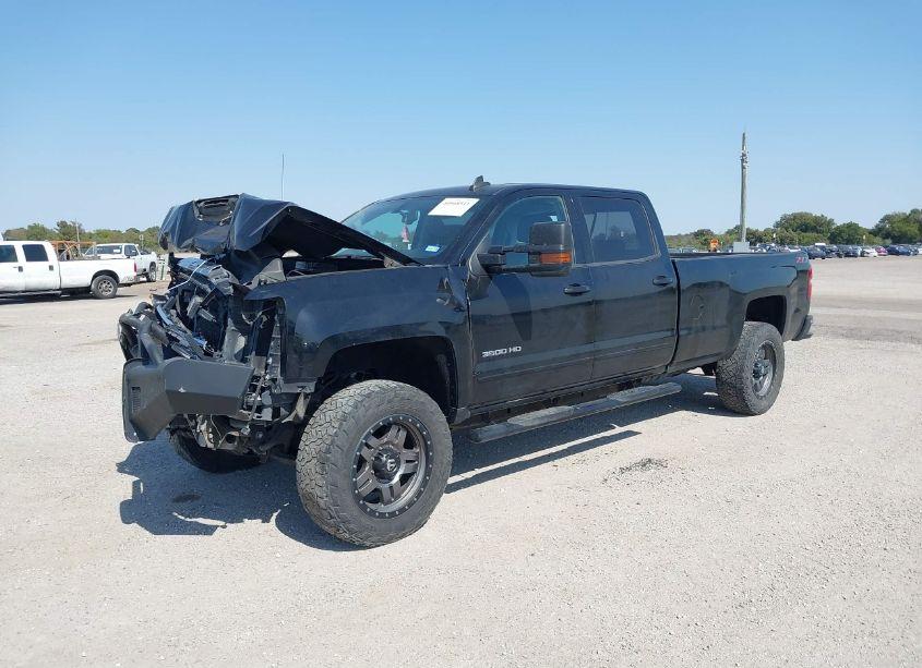 Photo 2 of 2018 Chevrolet Silverado 3500HD LT (VIN 1GC4KZCY1JF149873)