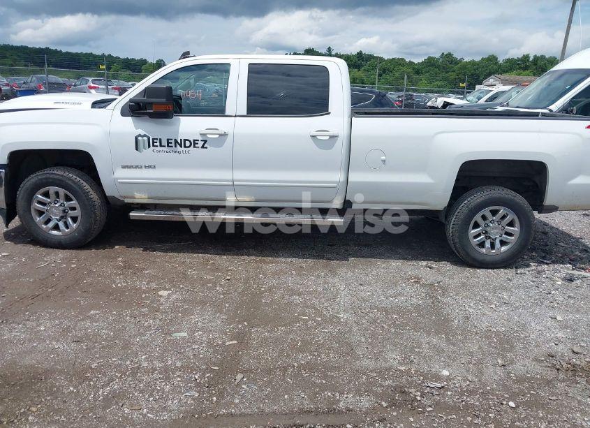 Photo 14 of 2018 Chevrolet Silverado 3500HD LT (VIN 1GC4KZCY2JF243194)