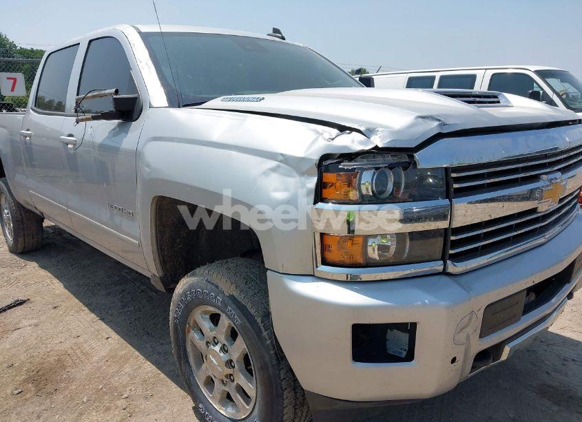 Photo 11 of 2018 Chevrolet Silverado 3500HD LT (VIN 1GC4KZEY0JF150073)