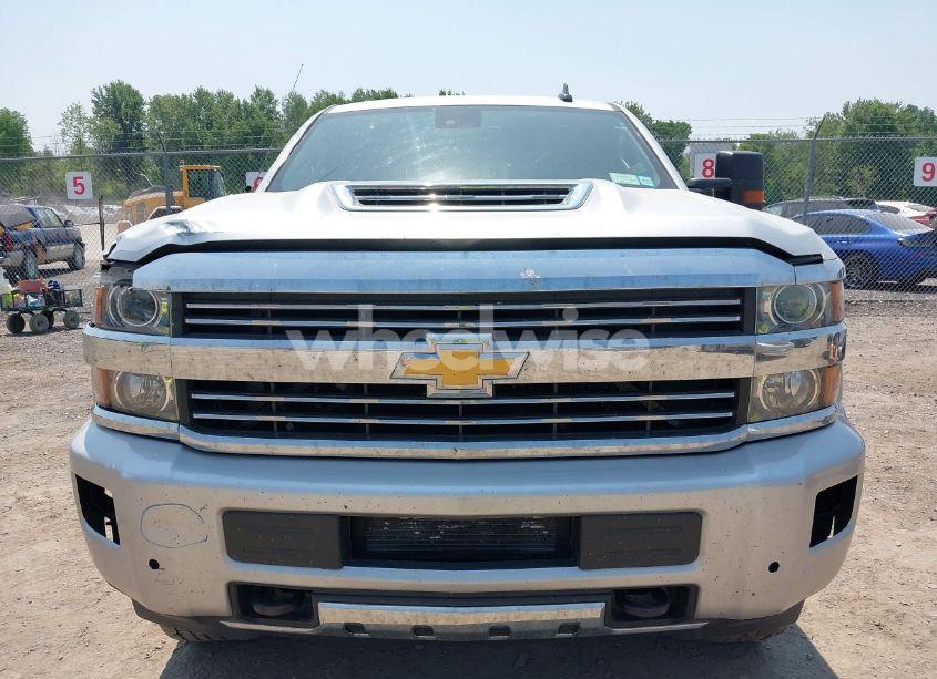 Photo 13 of 2018 Chevrolet Silverado 3500HD LT (VIN 1GC4KZEY0JF150073)