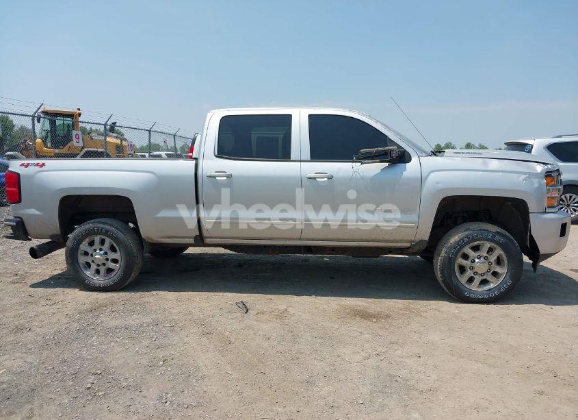 Photo 14 of 2018 Chevrolet Silverado 3500HD LT (VIN 1GC4KZEY0JF150073)