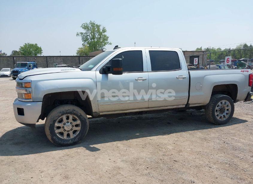 Photo 15 of 2018 Chevrolet Silverado 3500HD LT (VIN 1GC4KZEY0JF150073)
