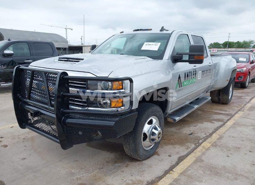 Photo 2 of 2017 Chevrolet Silverado 3500HD LT (VIN 1GC4KZEY3HF115750)