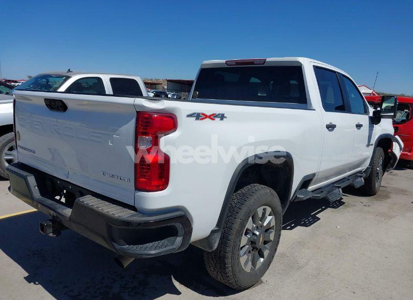 Photo 4 of 2022 Chevrolet Silverado 2500HD 4WD STANDARD BED CUSTOM (VIN 1GC4YME75NF356181)