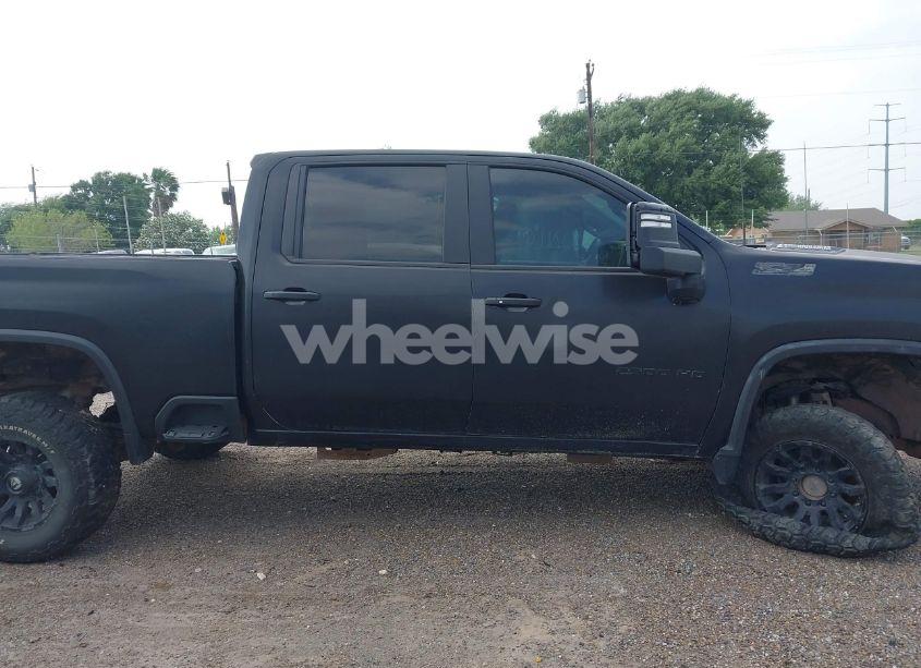 Photo 13 of 2022 Chevrolet Silverado 2500HD (VIN 1GC4YNEY1NF263141)