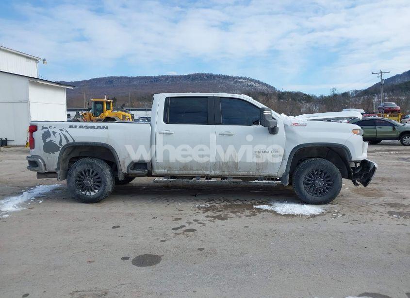 Photo 13 of 2022 Chevrolet Silverado 2500HD 4WD STANDARD BED LT (VIN 1GC4YNEY1NF295796)