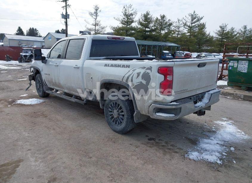 Photo 3 of 2022 Chevrolet Silverado 2500HD 4WD STANDARD BED LT (VIN 1GC4YNEY1NF295796)