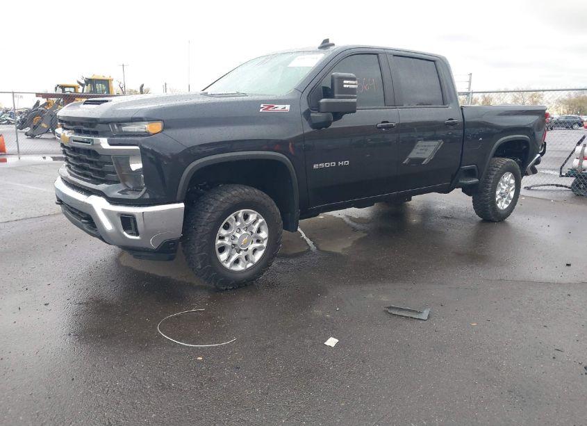 Photo 2 of 2024 Chevrolet Silverado 2500HD 4WD STANDARD BED LT (VIN 1GC4YNEY1RF197440)