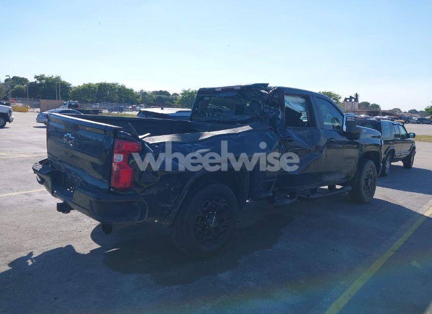 Photo 4 of 2022 Chevrolet Silverado 2500HD 4WD STANDARD BED LT (VIN 1GC4YNEY4NF301431)