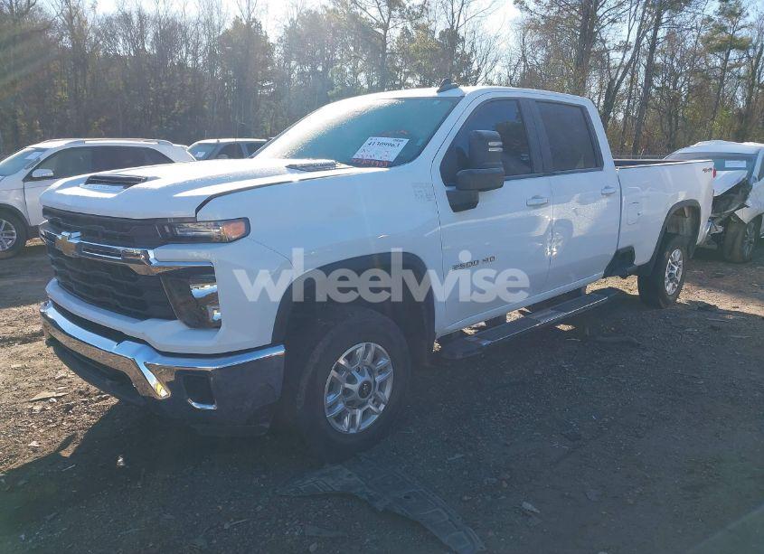 Photo 2 of 2024 Chevrolet Silverado 2500HD (VIN 1GC4YNEY7RF422315)