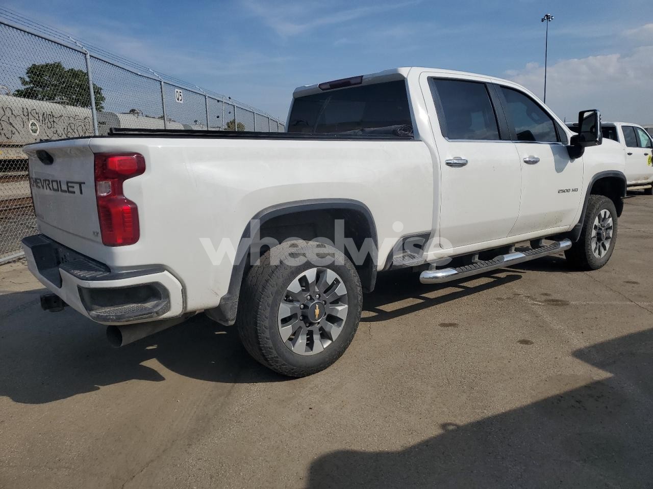 Photo 3 of 2022 CHEVROLET SILVERADO K2500 HEAVY DUTY LT (VIN 1GC4YNEY8NF123393)