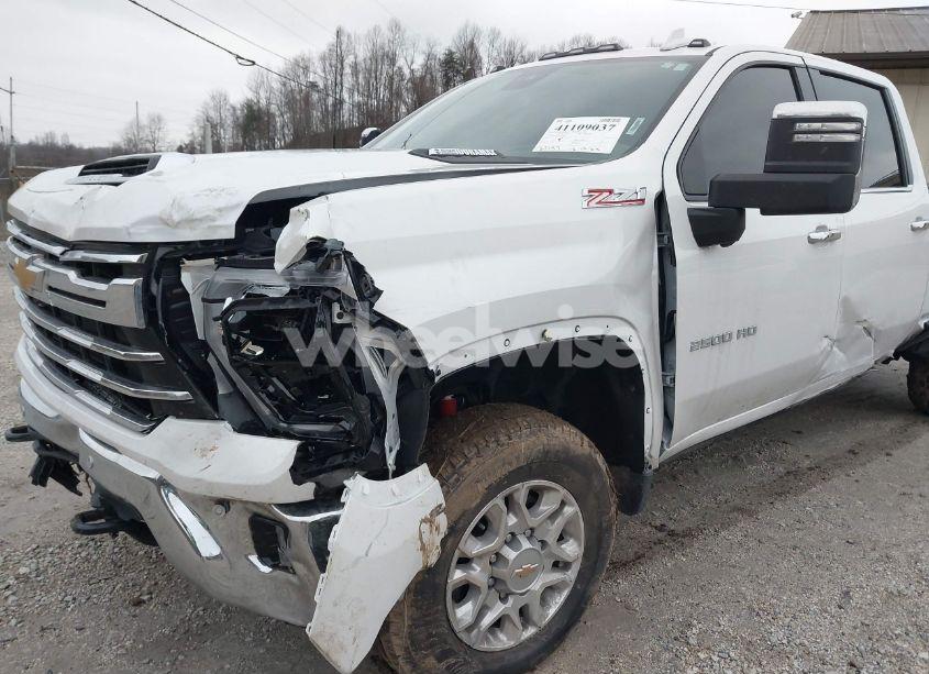 Photo 11 of 2024 Chevrolet Silverado 2500HD 4WD STANDARD BED LTZ (VIN 1GC4YPEY1RF127089)