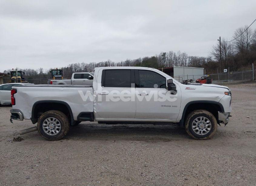 Photo 13 of 2024 Chevrolet Silverado 2500HD 4WD STANDARD BED LTZ (VIN 1GC4YPEY1RF127089)