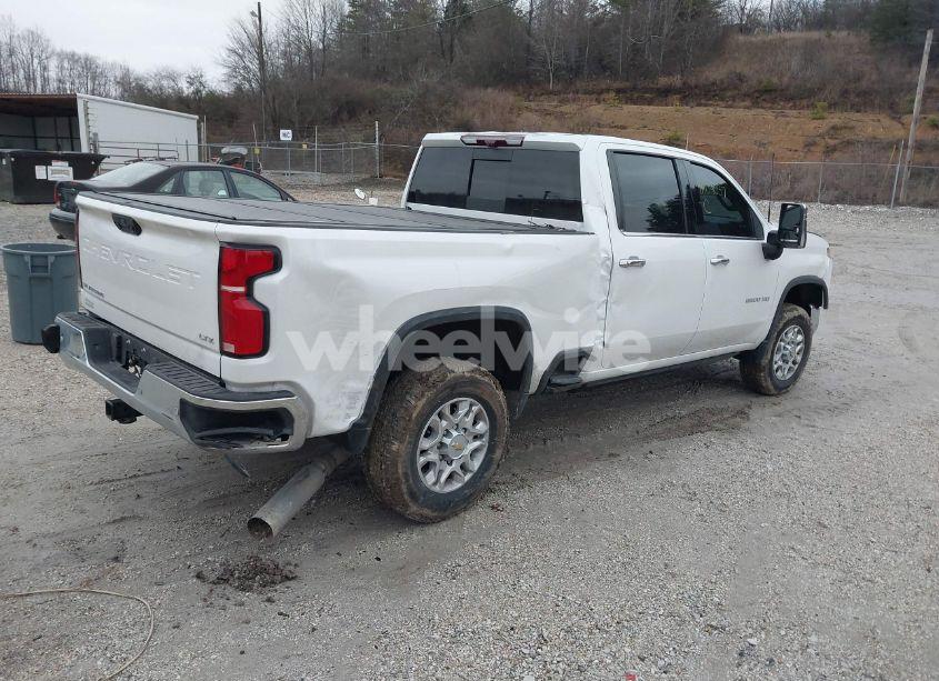 Photo 4 of 2024 Chevrolet Silverado 2500HD 4WD STANDARD BED LTZ (VIN 1GC4YPEY1RF127089)