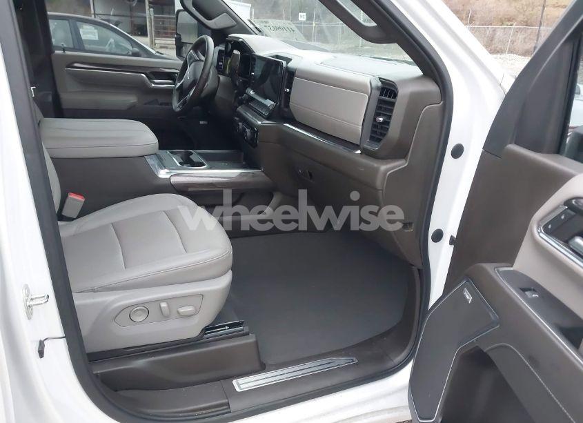 Photo 7 of 2024 Chevrolet Silverado 2500HD 4WD STANDARD BED LTZ (VIN 1GC4YPEY1RF127089)