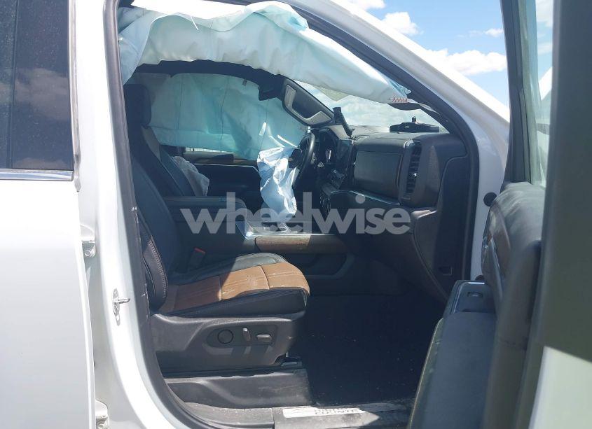 Photo 5 of 2024 Chevrolet Silverado 2500HD 4WD STANDARD BED HIGH COUNTRY (VIN 1GC4YREY9RF146114)