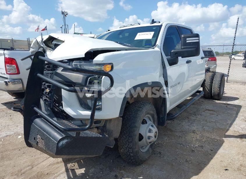 Photo 2 of 2022 Chevrolet Silverado 3500HD 4WD LONG BED WT (VIN 1GC4YSEY5NF245630)