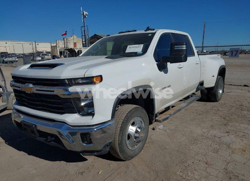 Photo 2 of 2024 Chevrolet Silverado 3500HD 4WD LONG BED LT (VIN 1GC4YTEY8RF306044)