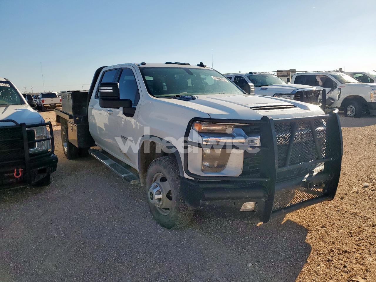 Photo 4 of 2022 CHEVROLET SILVERADO K3500 LT (VIN 1GC4YTEYXNF298314)