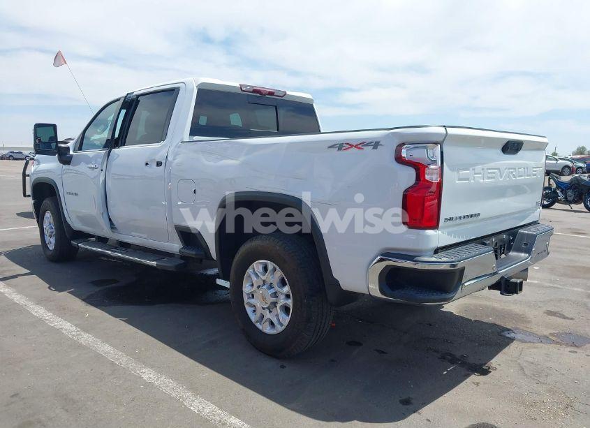 Photo 3 of 2021 Chevrolet Silverado 3500HD 4WD STANDARD BED LTZ (VIN 1GC4YUEY1MF162268)