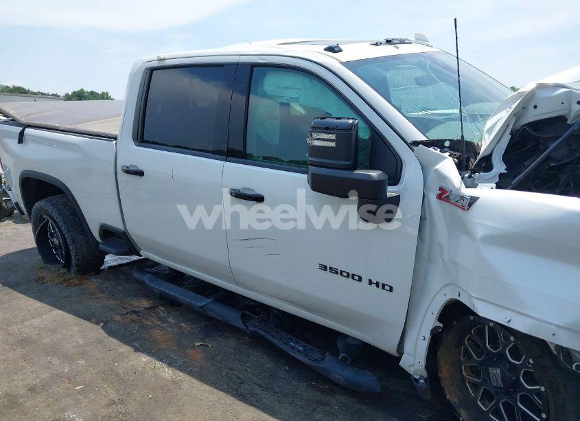 Photo 13 of 2023 Chevrolet Silverado 3500HD 4WD STANDARD BED LTZ (VIN 1GC4YUEY2PF120213)