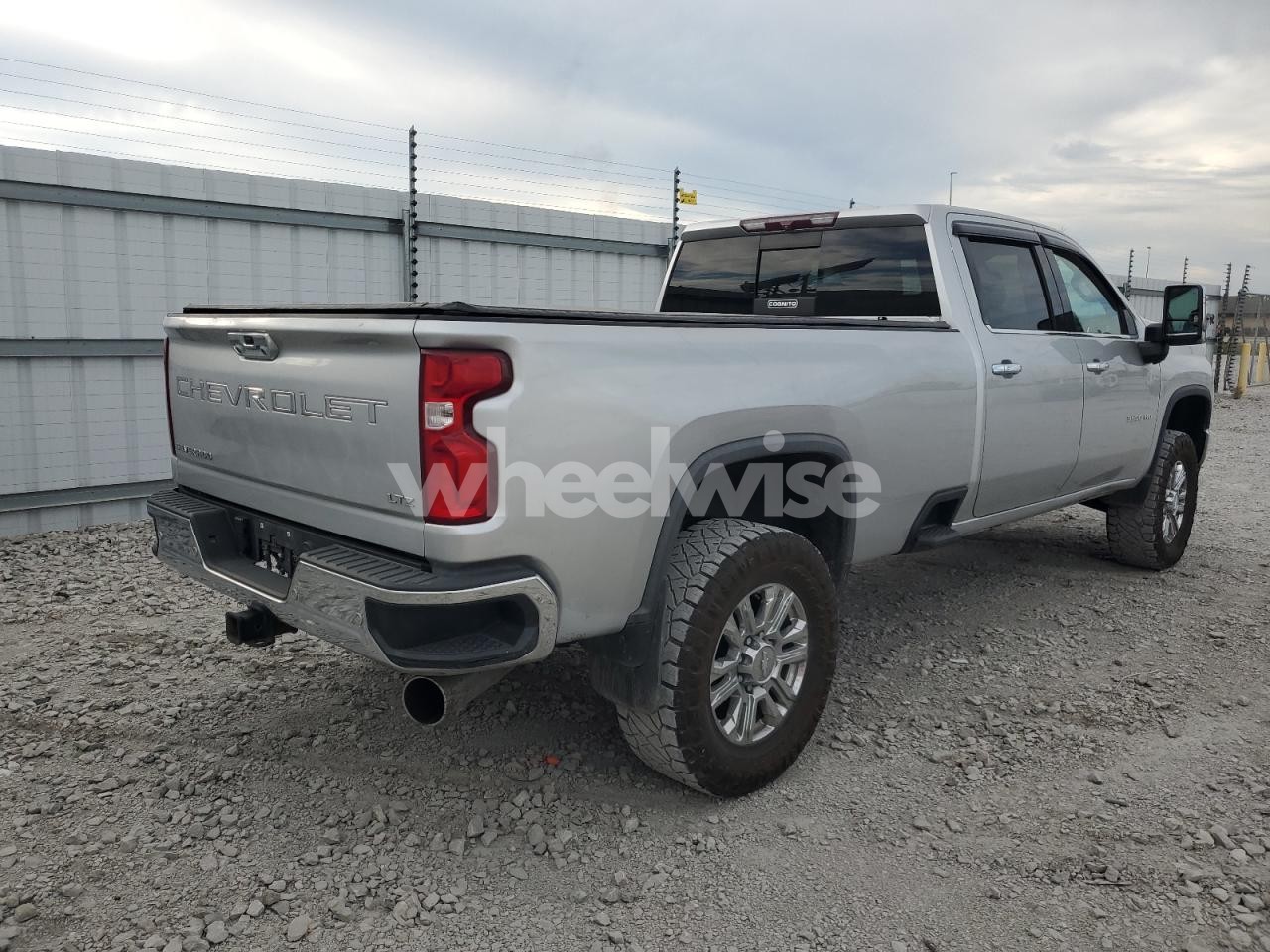 Photo 3 of 2020 CHEVROLET SILVERADO K3500 LTZ (VIN 1GC4YUEYXLF190763)