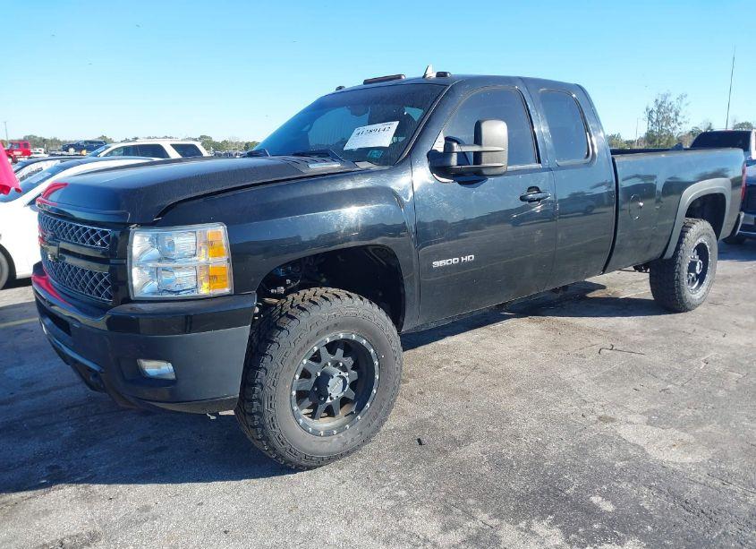 Photo 2 of 2013 Chevrolet Silverado 3500HD LT (VIN 1GC5K0C85DZ245508)