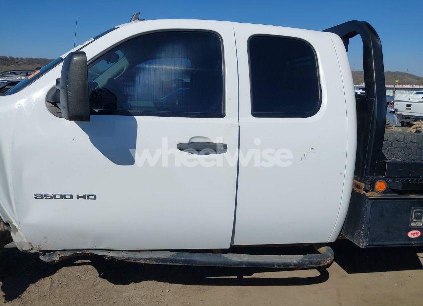 Photo 15 of 2011 Chevrolet Silverado 3500HD WORK TRUCK (VIN 1GC5KZC87BZ440690)
