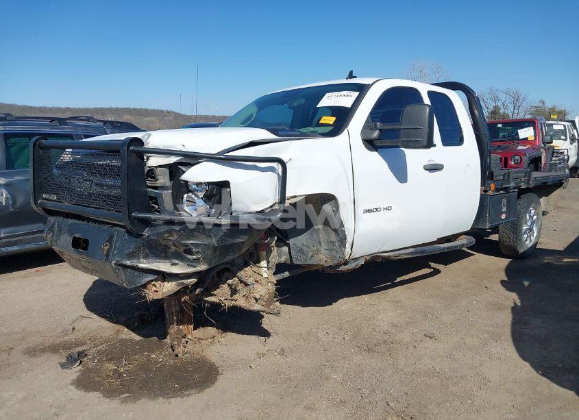 Photo 2 of 2011 Chevrolet Silverado 3500HD WORK TRUCK (VIN 1GC5KZC87BZ440690)
