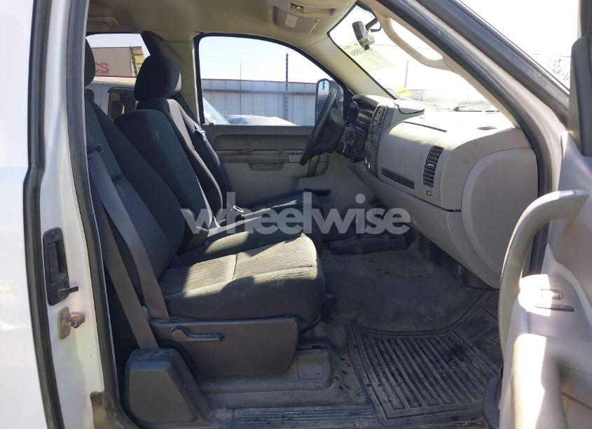 Photo 6 of 2011 Chevrolet Silverado 3500HD WORK TRUCK (VIN 1GC5KZC87BZ440690)