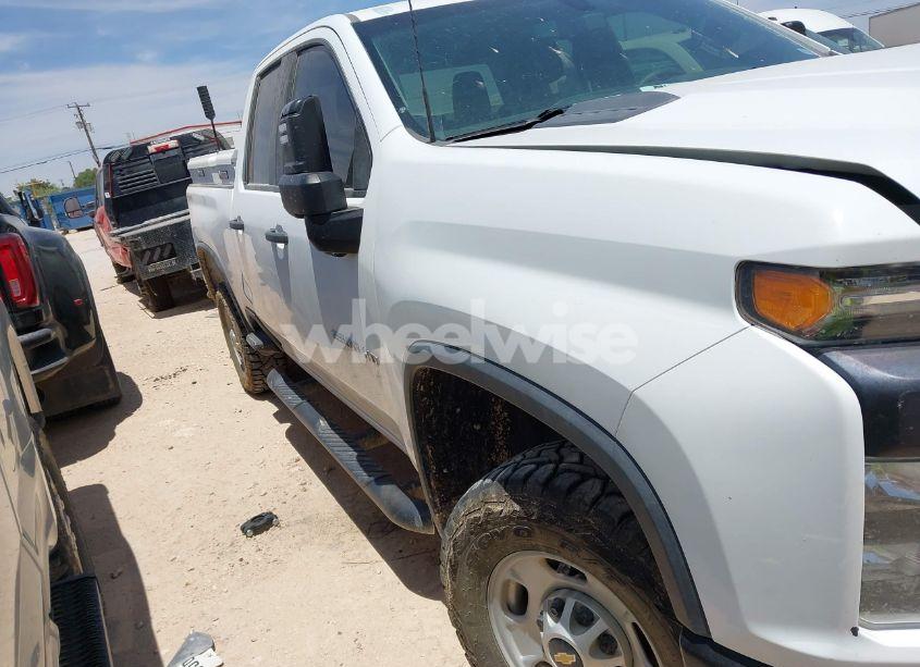 2020 Chevrolet Silverado 2500HD 4WD DOUBLE CAB STANDARD BED WT (VIN 1GC5YLE73LF300252) main photo