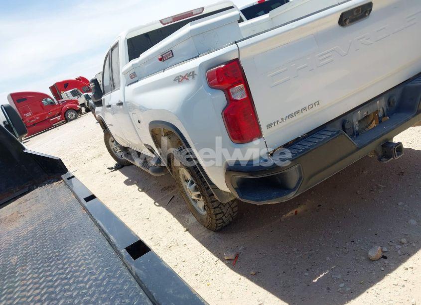 Photo 3 of 2020 Chevrolet Silverado 2500HD 4WD DOUBLE CAB STANDARD BED WT (VIN 1GC5YLE73LF300252)